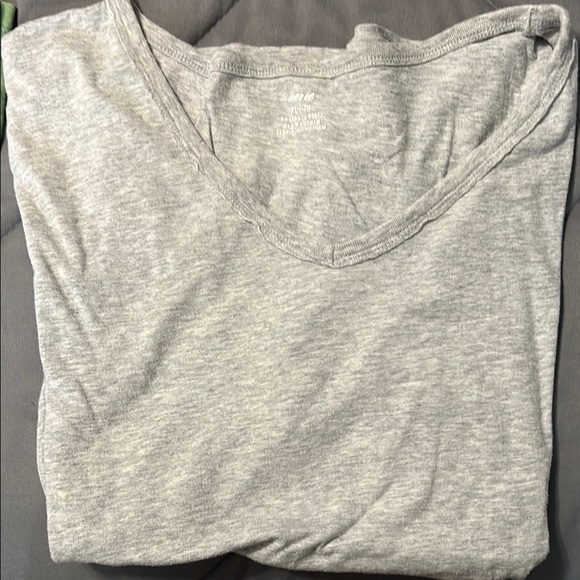 Set of Three V-Neck T-Shirts in Rust, Gray, and Green - Picture 3 of 5